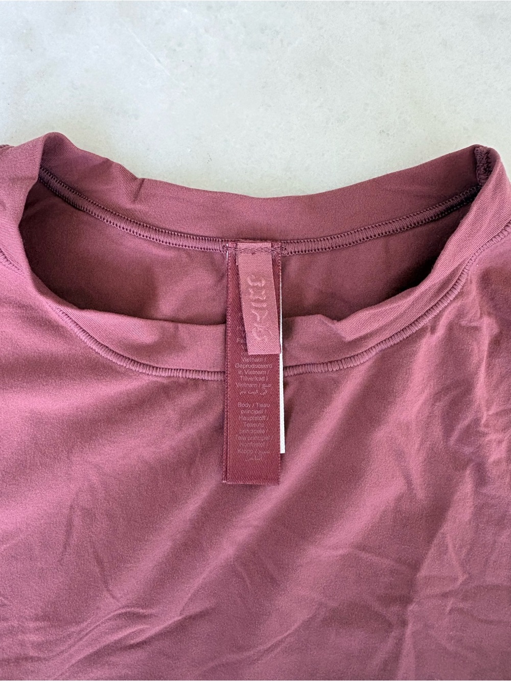 SKIMS Fits Everybody Short Sleeve T-Shirt Tee Top Small Beet Color Worn Once - Picture 5 of 10